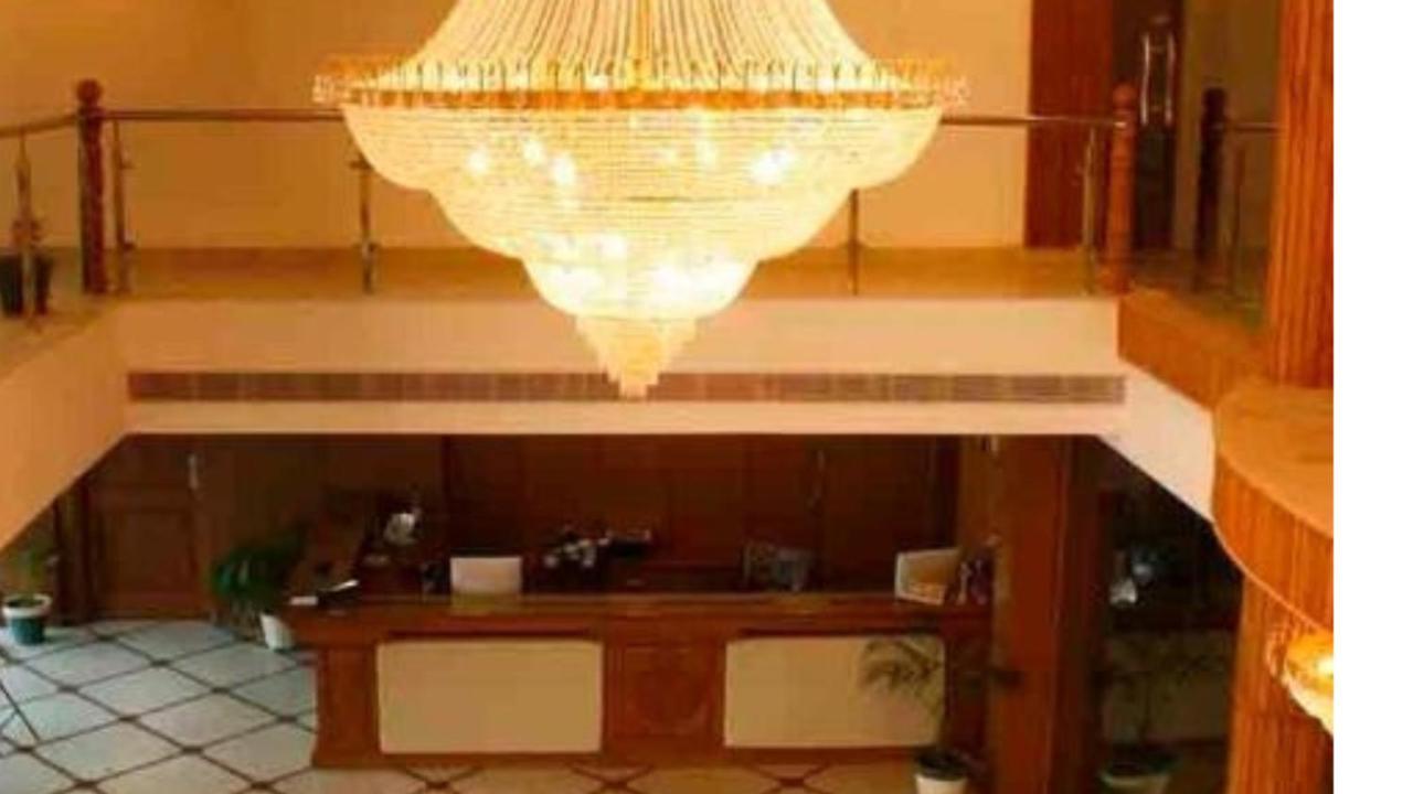 Hotel Padmini Palace Rāni Pokhri Dış mekan fotoğraf