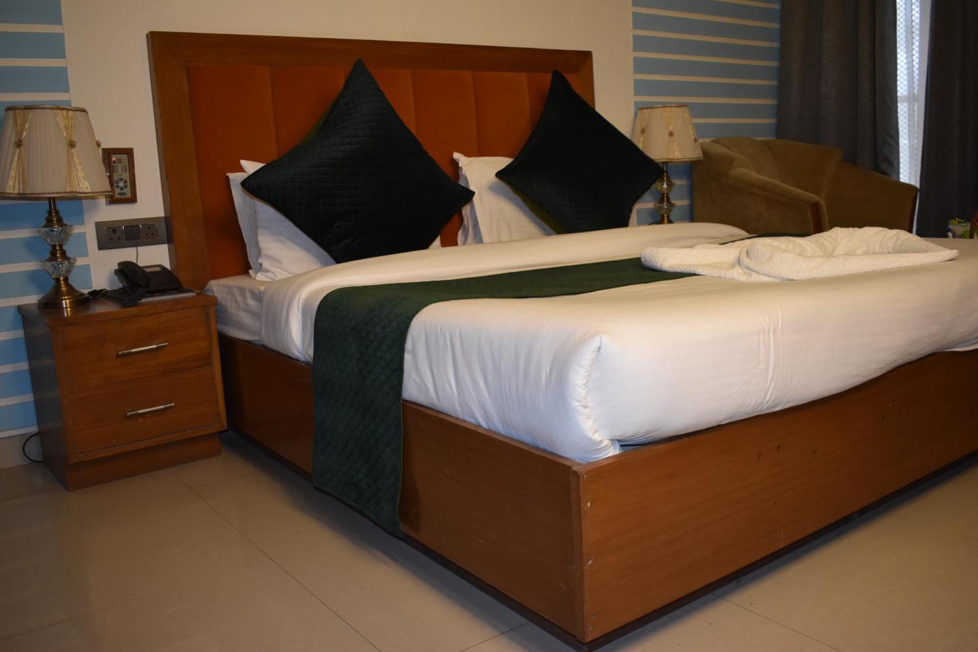 Hotel Padmini Palace Rāni Pokhri Dış mekan fotoğraf