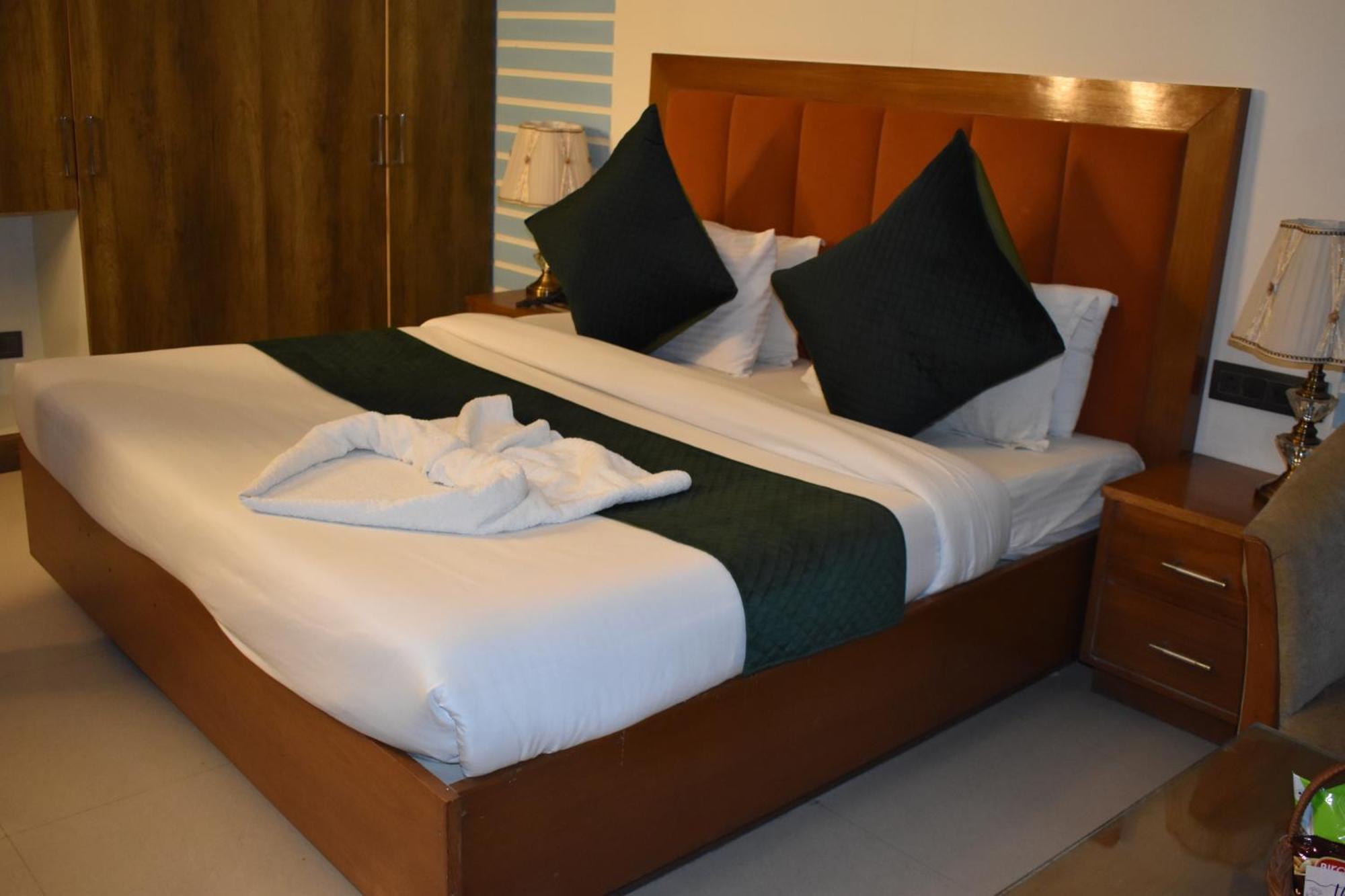 Hotel Padmini Palace Rāni Pokhri Dış mekan fotoğraf