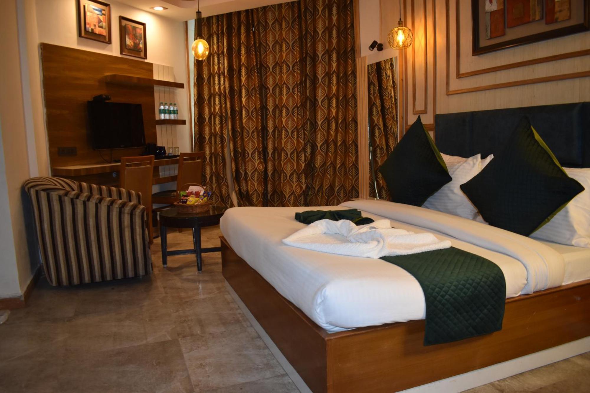 Hotel Padmini Palace Rāni Pokhri Dış mekan fotoğraf