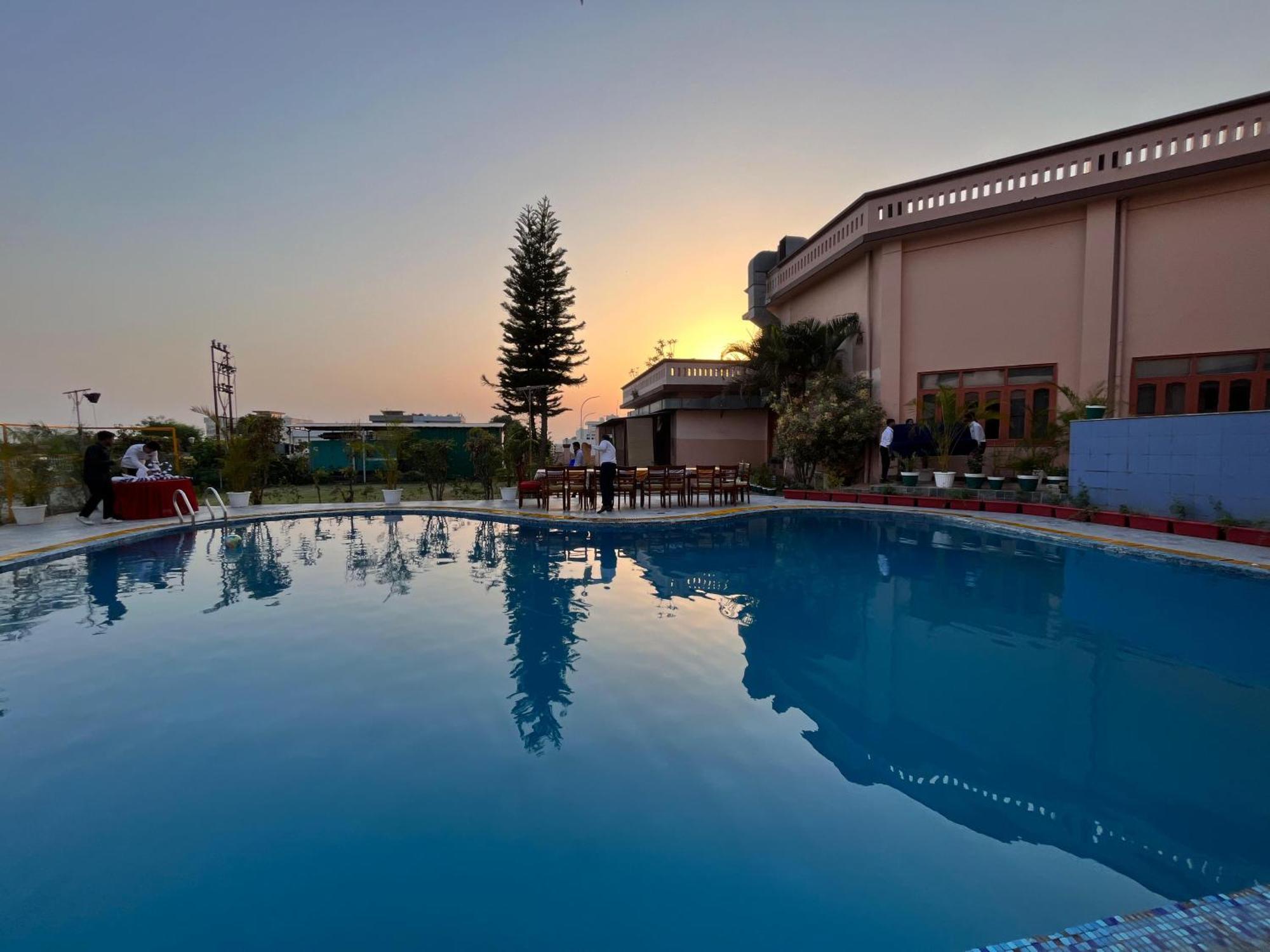 Hotel Padmini Palace Rāni Pokhri Dış mekan fotoğraf